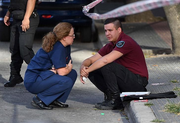 Uno de los policías heridos esta tarde tras un tiroteo en el barrio porteño San Telmo fue trasladado vía aérea al Hospital Churruca, mientras que a los otros dos baleados los llevaron al Argerich.