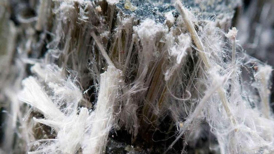 Asbesto, el mineral que se encuentra en las formaciones de la línea B