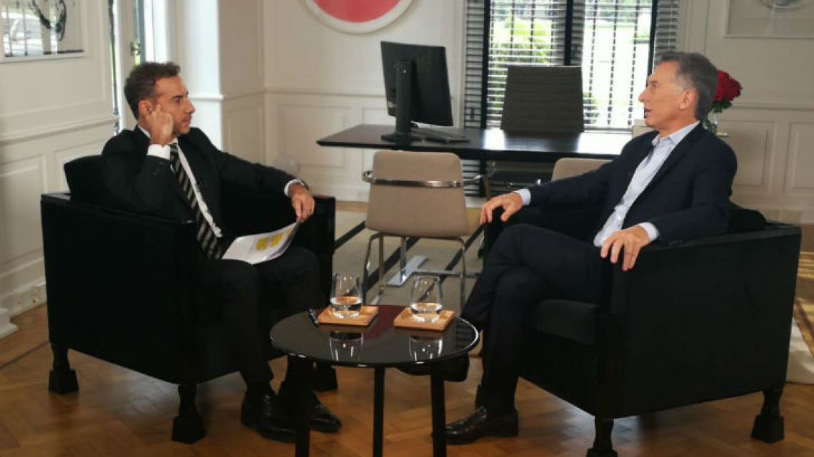 President Mauricio Macri (right) speaks with broadcast journalist Luis Majul.