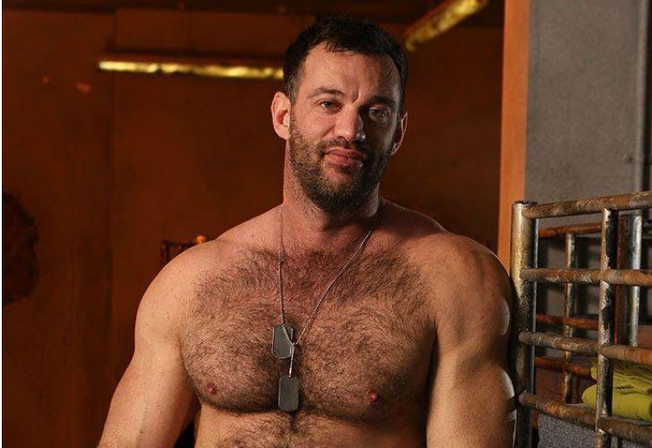 Scott Sherwood, alias Aaron Cage, profesor de Matemática y actor porno.