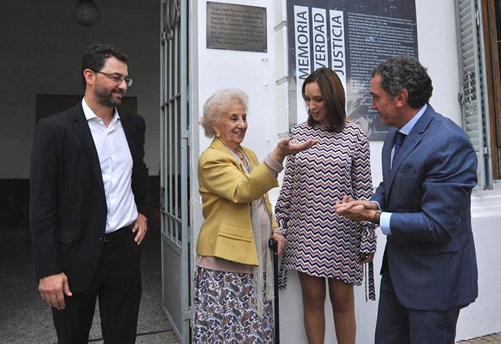 La gobernadora bonaerense, María Eugenia Vidal, y la titular de Abuelas de Plaza de Mayo, Estela de Carlotto inaugurarán un Espacio para la Memoria y la Promoción de los Derechos Humanos, donde funcionó la comisaría 5ta, de La Plata, un centro clandestino de detención. 