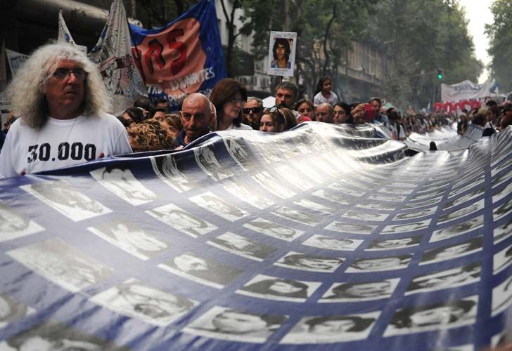 Contra el ajuste, la impunidad, la represión y la prisión domiciliaria a genocidas fueron algunos de los mandatos de la marcha.