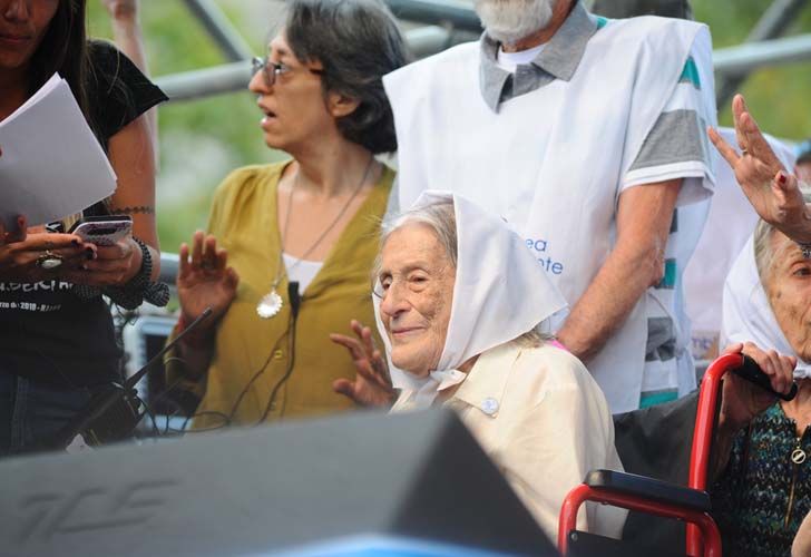 El discurso central del acto estuvo a cargo de las Abuelas de Plaza de Mayo.