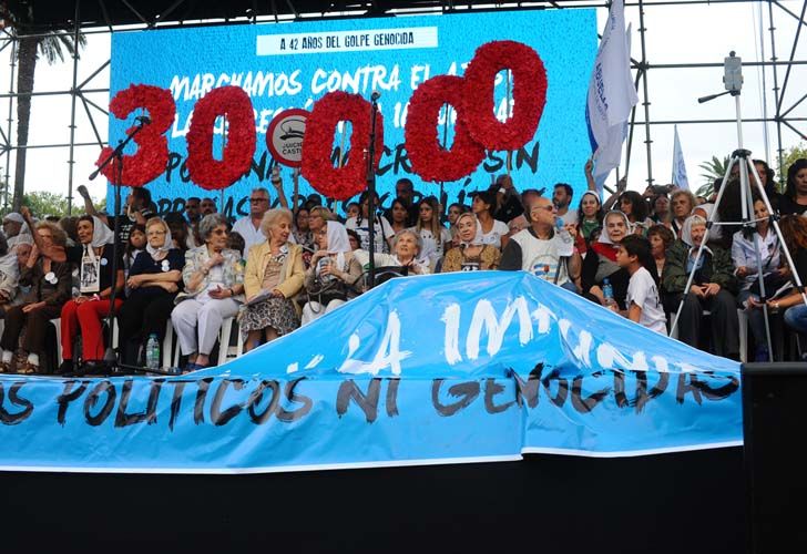 El discurso central del acto estuvo a cargo de las Abuelas de Plaza de Mayo.