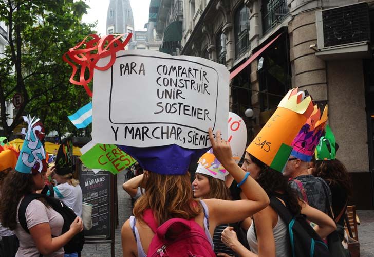 Una multitud se trasladó hasta la Plaza de Mayo.