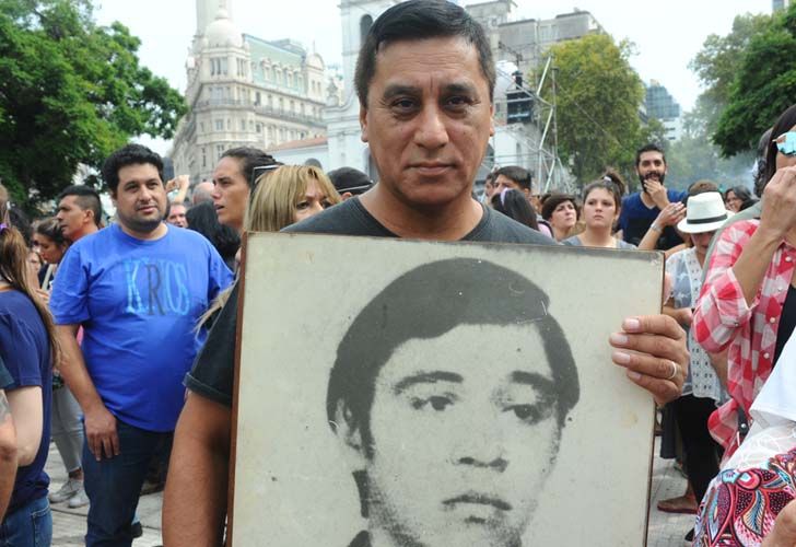 Una multitud se trasladó hasta la Plaza de Mayo.