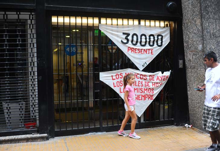 Una multitud se trasladó hasta la Plaza de Mayo.