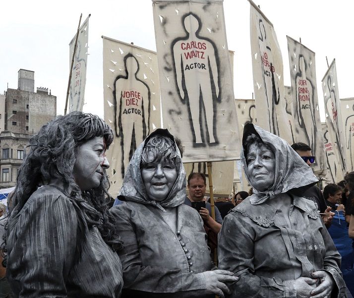 Decenas de familias y organizaciones se mostraron en contra a la excarcelación de represores. 