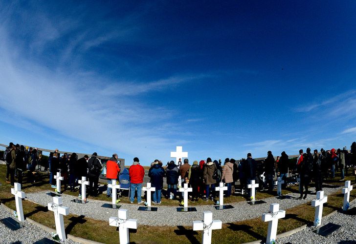 Homenaje a los soldados caídos en la guerra de Malvinas enterrados como NN, "solo reconocidos por Dios"