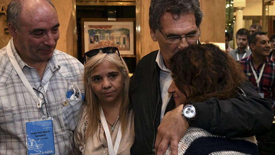 Avruj despide a los familiares de los caídos en las islas Malvinas.