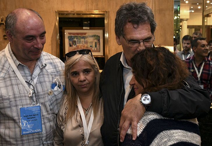 Avruj despide a los familiares de los caídos en las islas Malvinas.