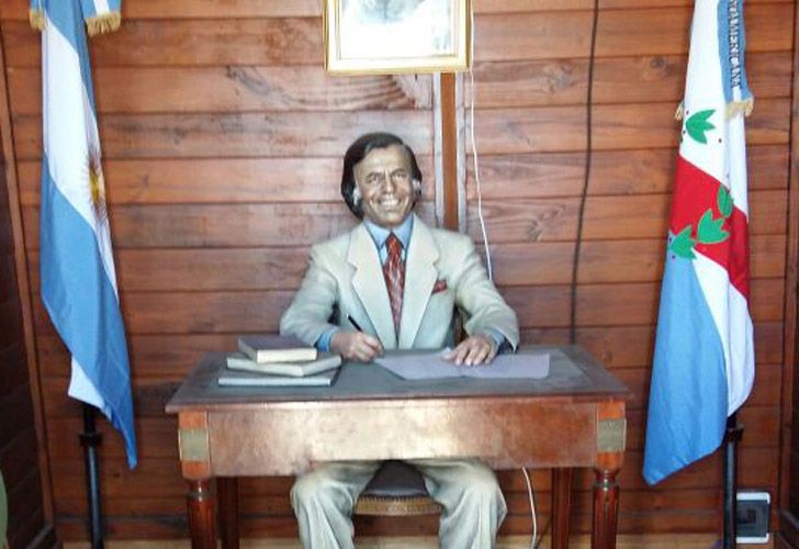 Es Nesario Inauguran Una Estatua De Carlos Saul Menem En La Rioja Perfil