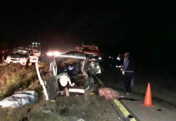 La Renault Kangoo chocó de frente con un colectivo que venía de Paraguay.