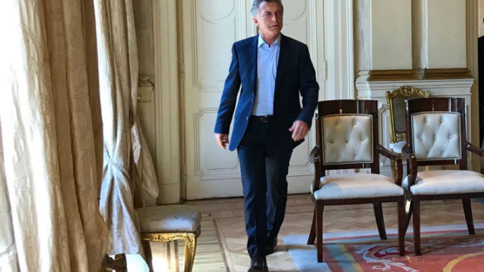 Mauricio Macri firmó el decreto para oficializar los retiros voluntarios de empleados estatales.