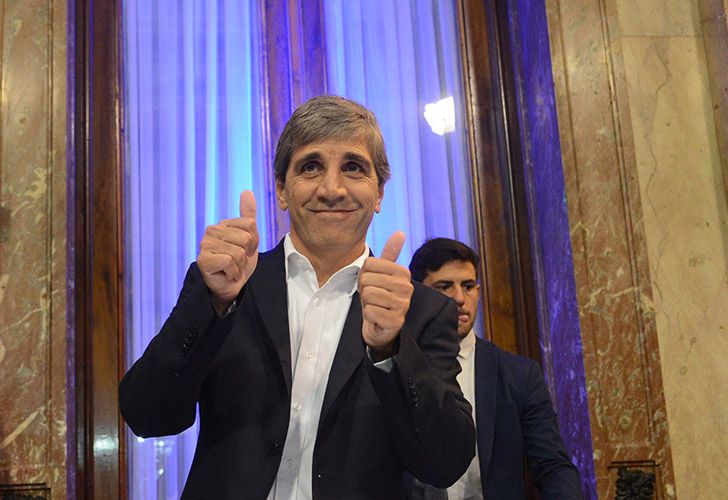 Caputo en el Congreso responde a la oposición