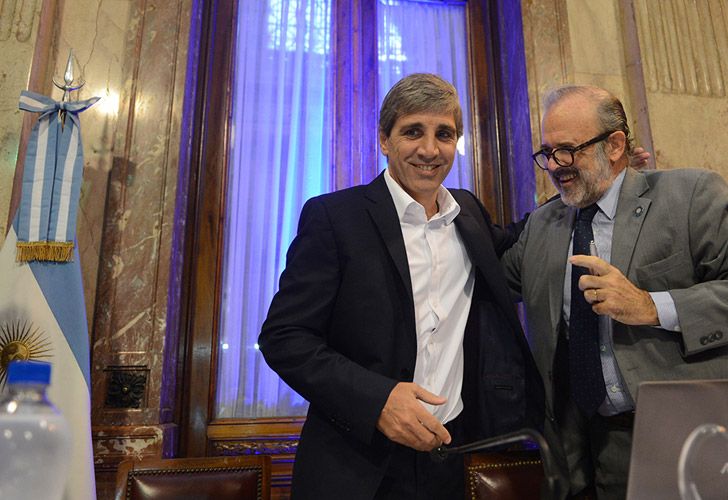 Caputo en el Congreso responde a la oposición