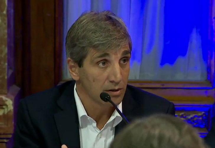 Caputo en el Congreso responde a la oposición