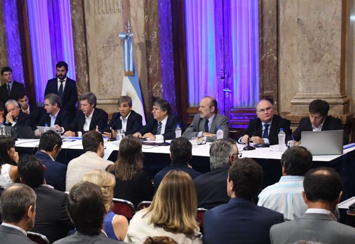 Caputo y Kicillof se chicanearon mutuamente en el Congreso.