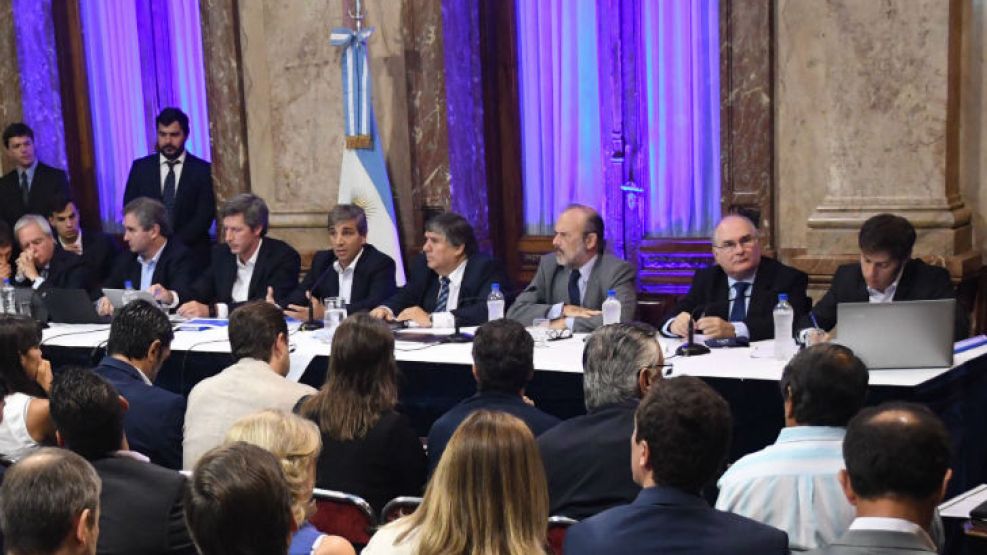 Caputo y Kicillof se chicanearon mutuamente en el Congreso.