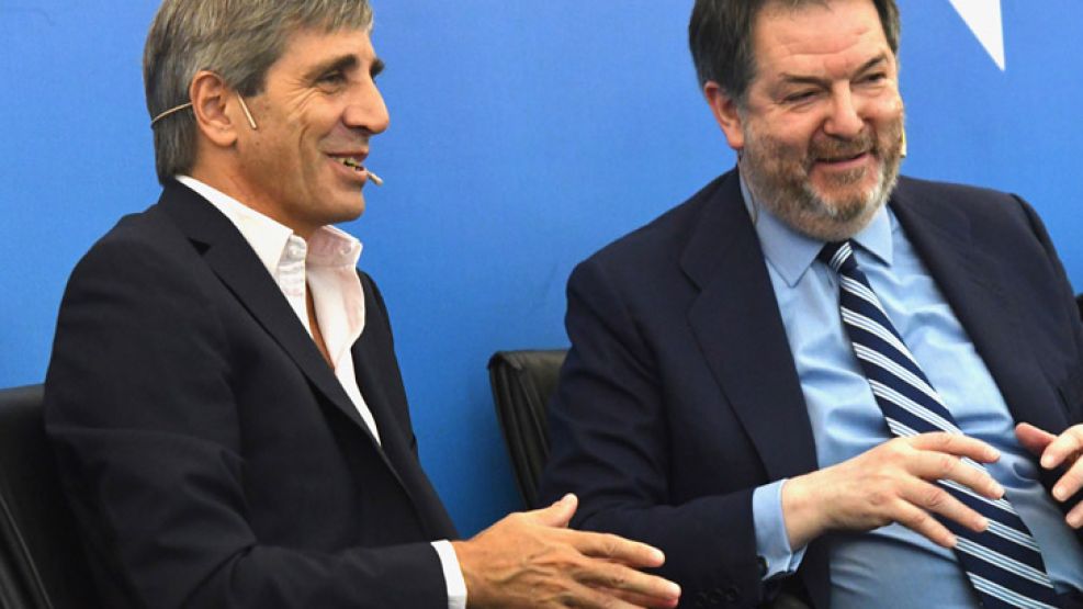 Luis Caputo junto al director del diario ABC de, Madrid, Bieito Rubido.