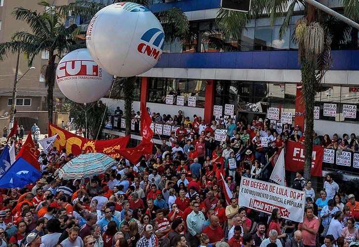  La defensa del expresidente Luiz Inácio Lula da Silva pidió ante la justicia brasileña y la Organización de Naciones Unidas (ONU) medidas cautelares que impidan que el exmandatario sea arrestado.