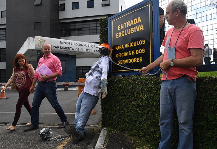  La defensa del expresidente Luiz Inácio Lula da Silva pidió ante la justicia brasileña y la Organización de Naciones Unidas (ONU) medidas cautelares que impidan que el exmandatario sea arrestado.