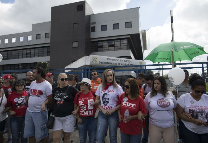 El Penal de Curitiba, donde  Da Silva cumpliría su condena, debió reforzar su seguridad por manifestaciones tanto a favor como en contra del exmandatario.