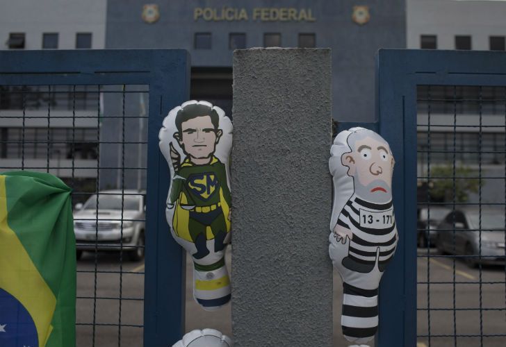 El Penal de Curitiba, donde  Da Silva cumpliría su condena, debió reforzar su seguridad por manifestaciones tanto a favor como en contra del exmandatario.