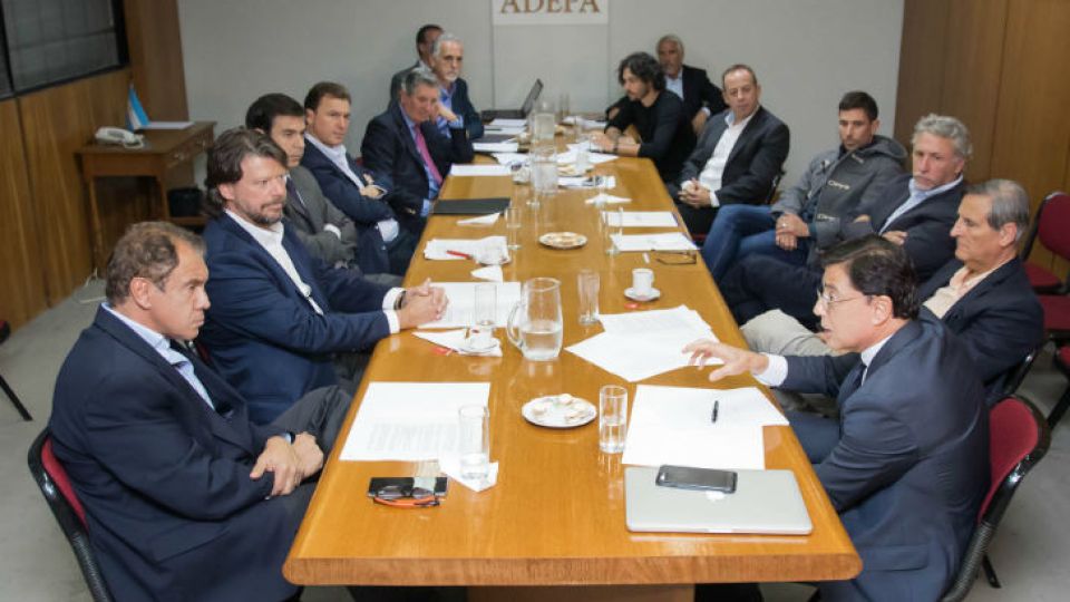 Mesa de empresarios y periodistas argentinos de Adepa.