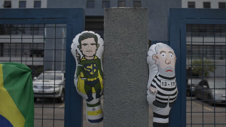 El Penal de Curitiba, donde Da Silva cumpliría su condena, debió reforzar su seguridad por manifestaciones tanto a favor como en contra del exmandatario.