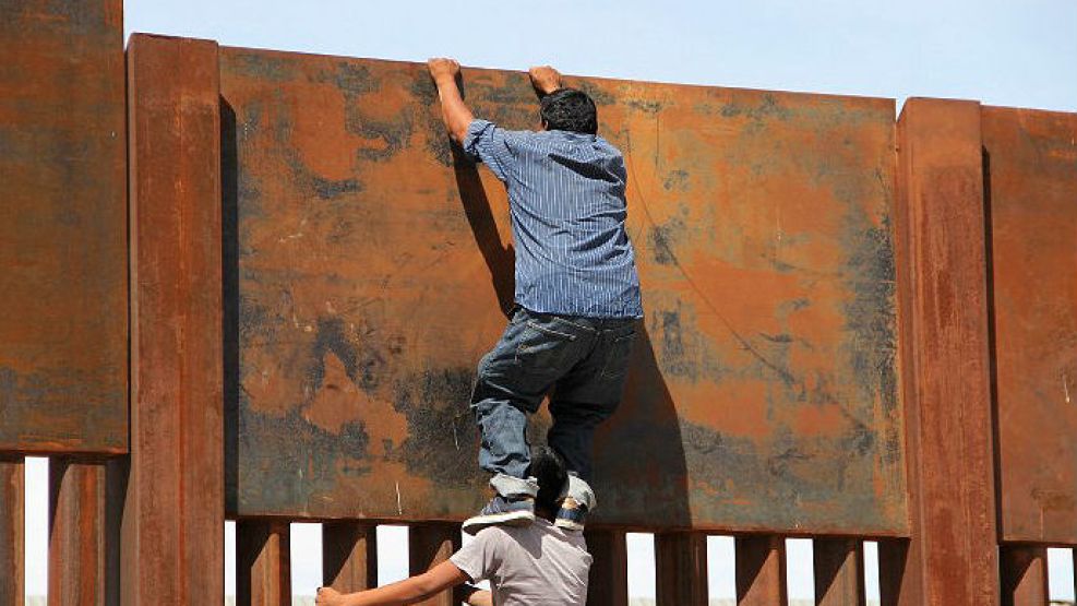 Inmigrantes ilegales desde México hacia Estados Unidos.