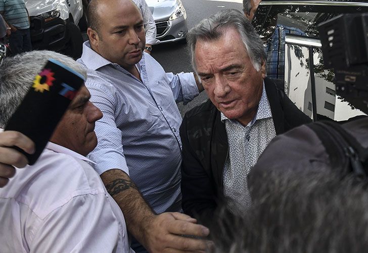 El nuevo interventor Luis Barrionuevo denunció que el Presidente del justicialismo se encerró en su oficina y le negó la entrada a la sede de la calle Matheu.