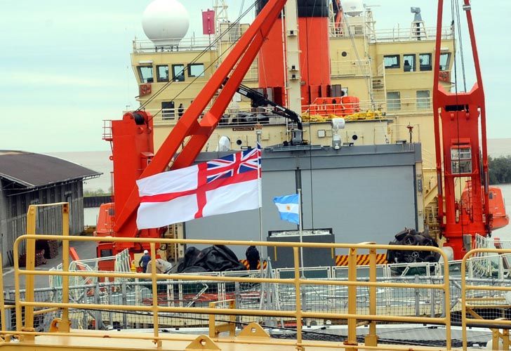 Visita del buque británico HMS Protector