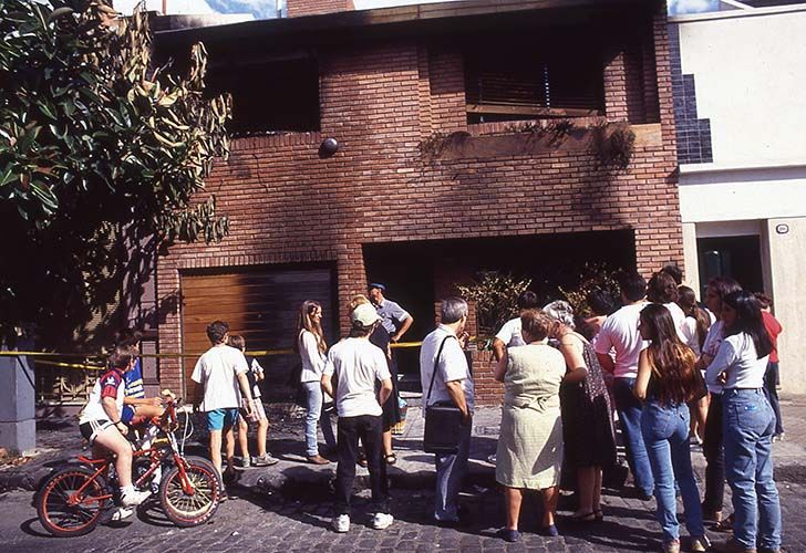 La denominada Masacre de Flores ocurrió el 17 de febrero de 1994 en la casa de la familia Bagnato, situada en la calle Baldomero Fernández Moreno 1906.   