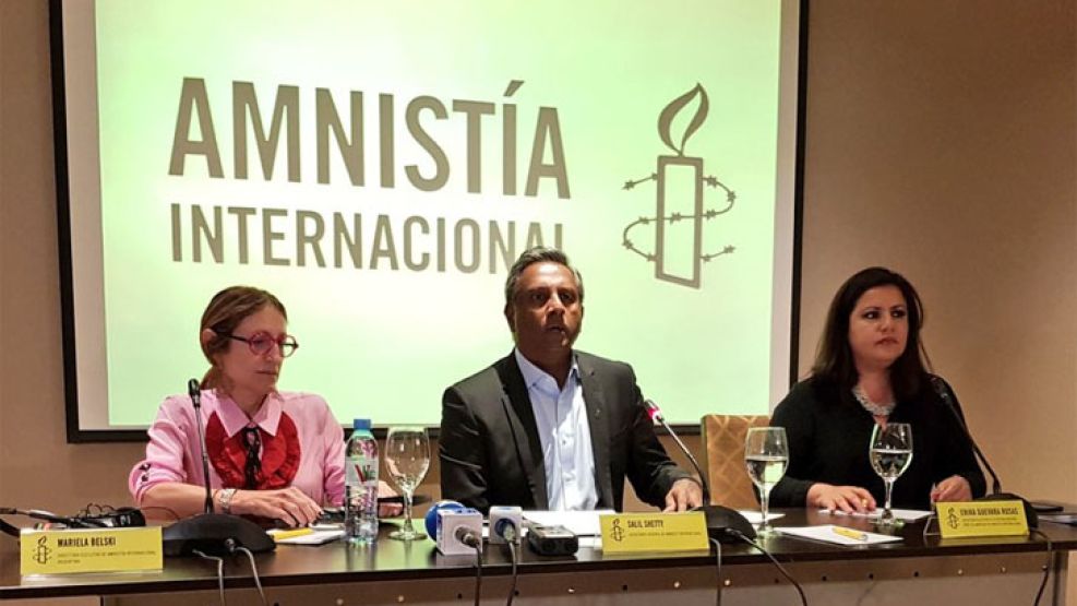 Mariela Belski, Salil Shetty y Erika Guevara-Rosas, de Amnistía Internacional.