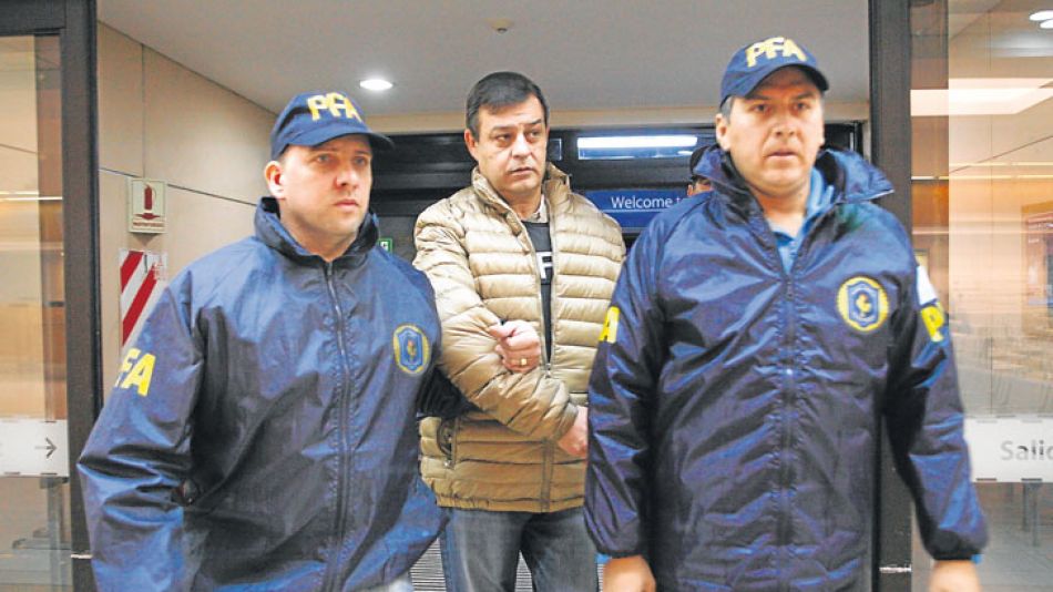20180415_1299_politica_santa-cruz-escoltado-por_543110