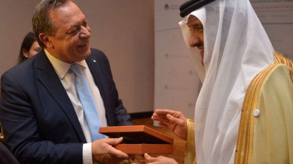 Gustavo Santos, junto al Príncipe Sultán bin Salman bin Abdulaziz Al-Saud