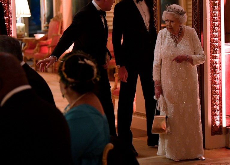 La reina Isabel II fue la anfitriona en la gala de los líderes de la Commonwealth en Londres.