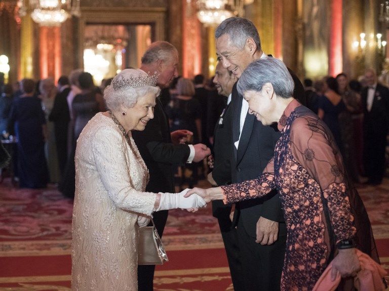 La reina Isabel II fue la anfitriona en la gala de los líderes de la Commonwealth en Londres.