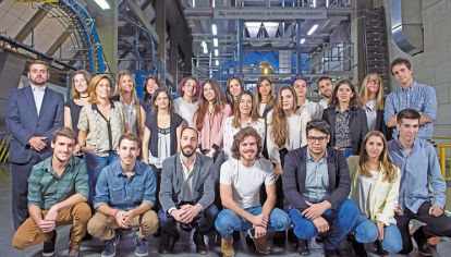 Clase. Delante de la imprenta donde se imprime el diario PERFIL, los 25 nuevos alumnos iniciaron el único posgrado en el que todos los docentes son periodistas.