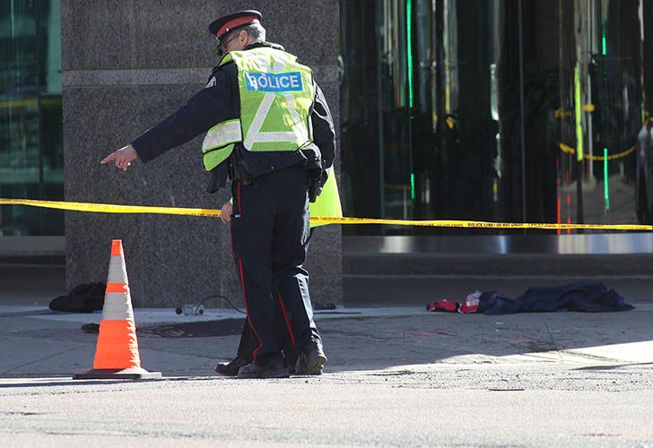 Una camioneta arrolló a peatones en Toronto