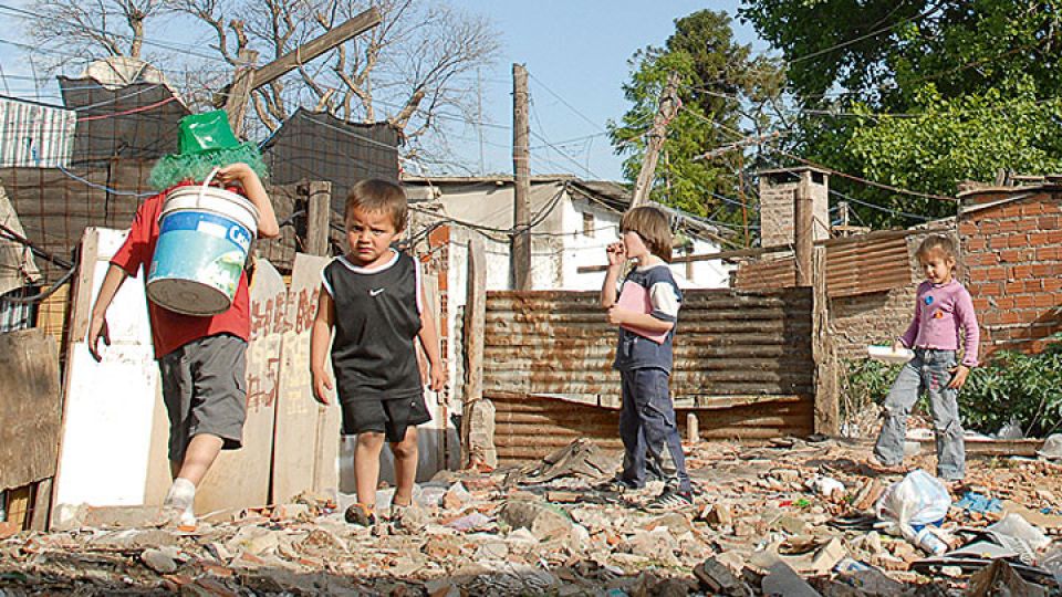  8,2 millones de niños y adolescentes se encuentran privados de condiciones básicas, como vivienda, alimentación y salud