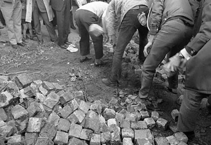 Se conoce como Mayo francés o Mayo del 68 a la cadena de protestas que se llevaron a cabo en Francia y, especialmente, en París durante los meses de mayo y junio de 1968.