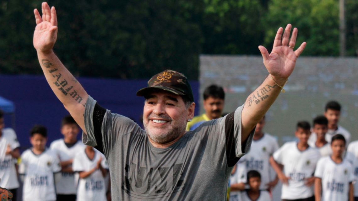 Diego Maradona has left his coaching job in the United Arab Emirates after the team he was in charge of failed to win automatic promotion to the premier division.