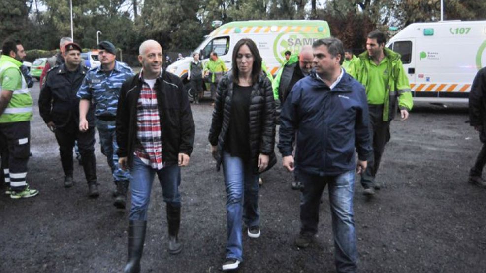 Vidal junto a su gabinete en las zonas afectadas por el temporal
