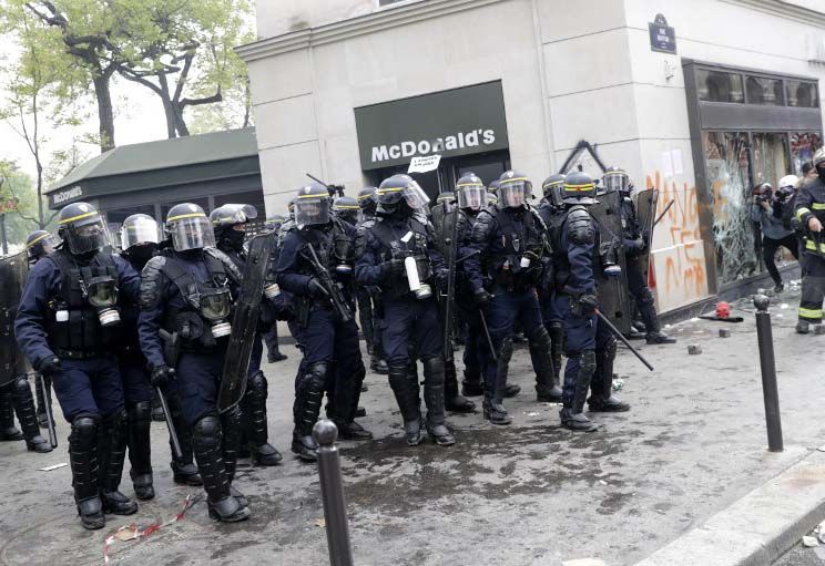 Macron impulsa una fuerte reforma laboral.