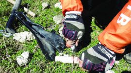 1- Cortar un tubo de PVC un poco más largo que el asiento