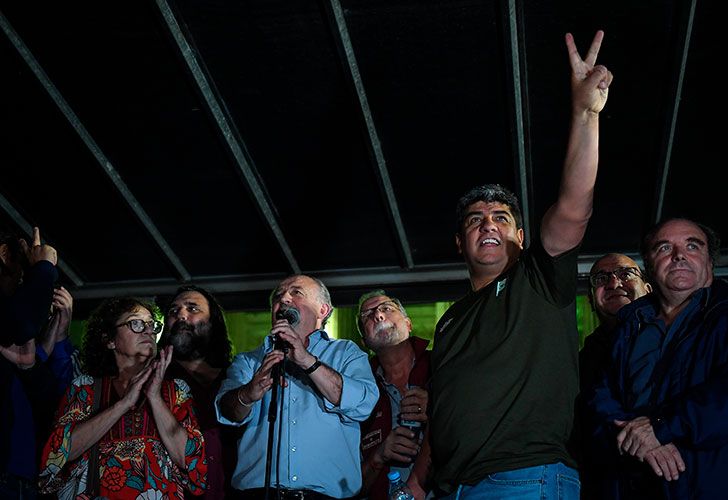 Hugo Yasky, Pablo Moyano, Roberto Baradel y otros dirigentes sindicales, en el acto realizado en la Plaza Congreso para protestar contra los aumentos en las tarifas de servicios públicos.