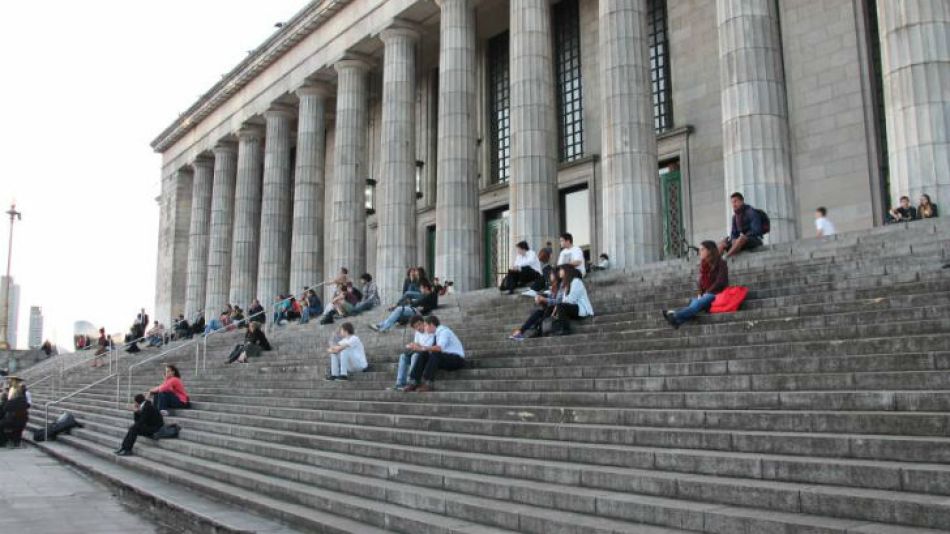 estudiantes en la facultad de derecho 05092018