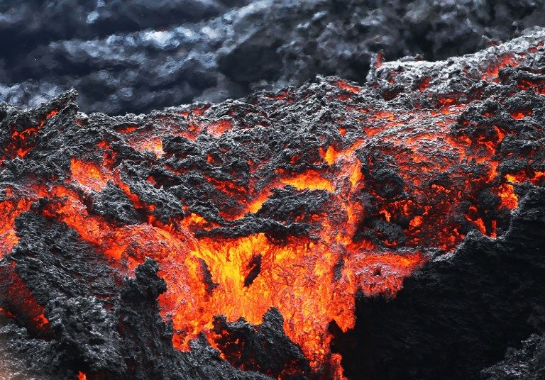 El Kilauea es uno de los volcanes más activos del mundo y uno de los cinco que tiene Hawaii. Su erupción la semana pasada estuvo precedida por un terremoto de magnitud 5 bajo su flanco sur. 